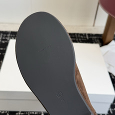 东莞代购级 The Row|极简尖头直筒中筒靴,静奢风天花板 经典利落直筒靴型,简约小尖头,自带慵懒高级感 多面料可选, 东莞代购级 The Row|极简尖头直筒中筒靴,静奢风天花板 经典利落直筒靴型,简约小尖头,自带慵懒高级感 多面料可选,
