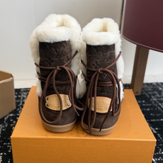 代购级 𝐋𝐕|系带加绒雪地靴❄️ 四色可选|焦糖棕|深咖|黑色|浅灰 鞋面选用高丝光牛反绒,质感细腻耐造 内里高山纯羊毛 代购级 𝐋𝐕|系带加绒雪地靴❄️ 四色可选|焦糖棕|深咖|黑色|浅灰 鞋面选用高丝光牛反绒,质感细腻耐造 内里高山纯羊毛