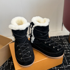 代购级 𝐋𝐕|系带加绒雪地靴❄️ 四色可选|焦糖棕|深咖|黑色|浅灰 鞋面选用高丝光牛反绒,质感细腻耐造 内里高山纯羊毛 代购级 𝐋𝐕|系带加绒雪地靴❄️ 四色可选|焦糖棕|深咖|黑色|浅灰 鞋面选用高丝光牛反绒,质感细腻耐造 内里高山纯羊毛