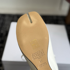 代购级 Maison Margiela马吉拉抽绳Tabi分趾靴 经典Tabi分趾鞋型,品牌标志性设计,辨识度拉满 柔软头 代购级 Maison Margiela马吉拉抽绳Tabi分趾靴 经典Tabi分趾鞋型,品牌标志性设计,辨识度拉满 柔软头