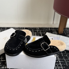 代购级 The Row金属方扣羊羔毛包头穆勒拖 高级麂皮鞋面,内里满满羊羔毛,秋冬上脚暖乎乎 简约金属方扣装饰,利落大气 代购级 The Row金属方扣羊羔毛包头穆勒拖 高级麂皮鞋面,内里满满羊羔毛,秋冬上脚暖乎乎 简约金属方扣装饰,利落大气