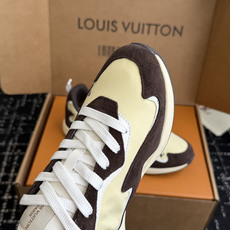 代购级 LV FW26 Shoes Parts 复古休闲运动鞋✨ 鞋面尼龙防水布搭配小牛皮拼接,手感丝滑,整体鞋身超轻, 代购级 LV FW26 Shoes Parts 复古休闲运动鞋✨ 鞋面尼龙防水布搭配小牛皮拼接,手感丝滑,整体鞋身超轻,