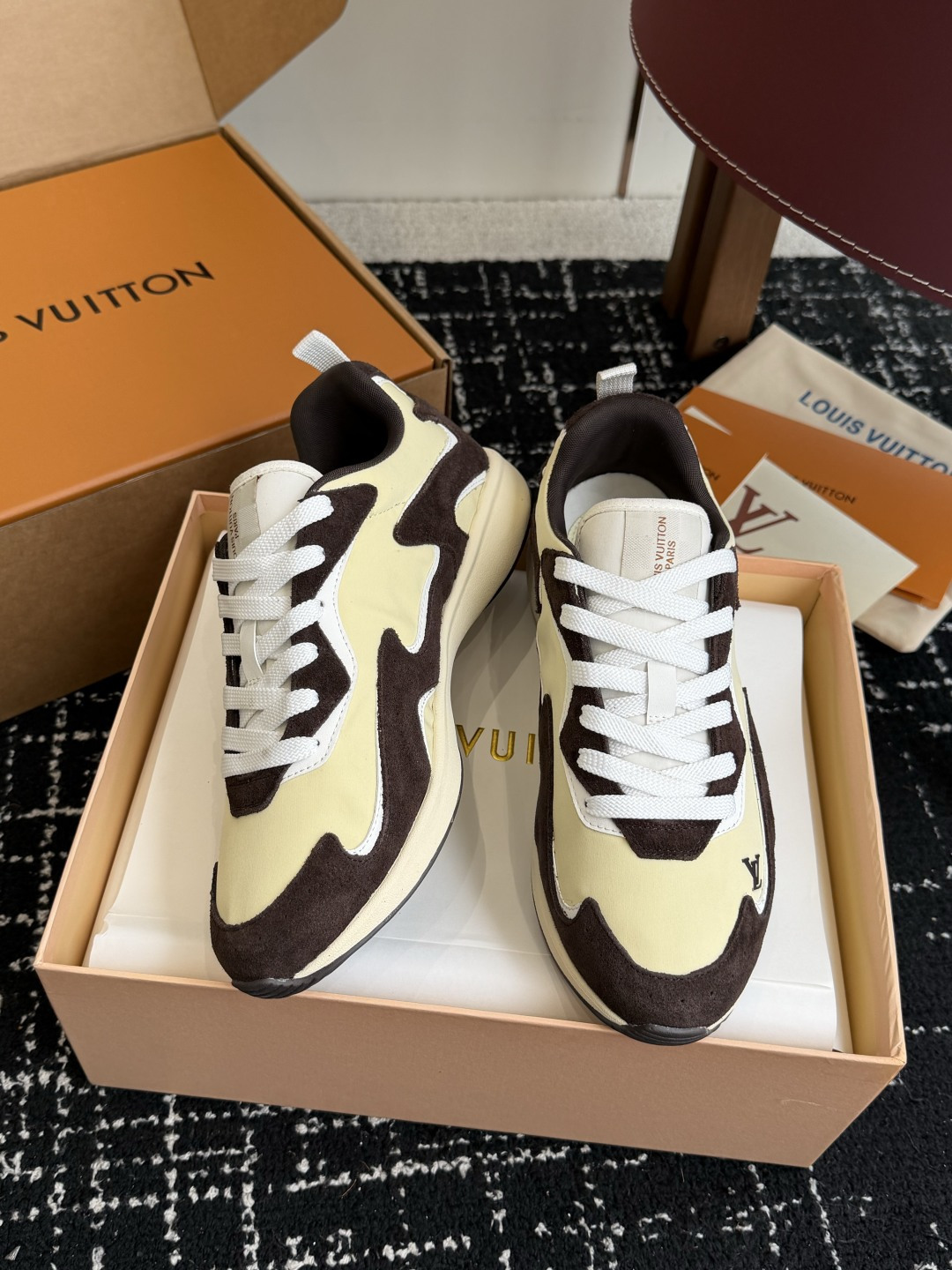 代购级 LV FW26 Shoes Parts 复古休闲运动鞋✨ 鞋面尼龙防水布搭配小牛皮拼接,手感丝滑,整体鞋身超轻, 代购级 LV FW26 Shoes Parts 复古休闲运动鞋✨ 鞋面尼龙防水布搭配小牛皮拼接,手感丝滑,整体鞋身超轻,