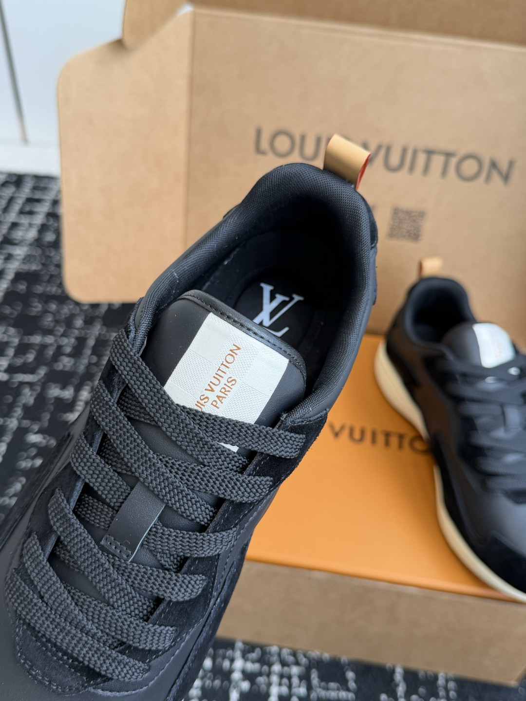 代购级 LV FW26 Shoes Parts 复古休闲运动鞋✨ 鞋面尼龙防水布搭配小牛皮拼接,手感丝滑,整体鞋身超轻, 代购级 LV FW26 Shoes Parts 复古休闲运动鞋✨ 鞋面尼龙防水布搭配小牛皮拼接,手感丝滑,整体鞋身超轻,