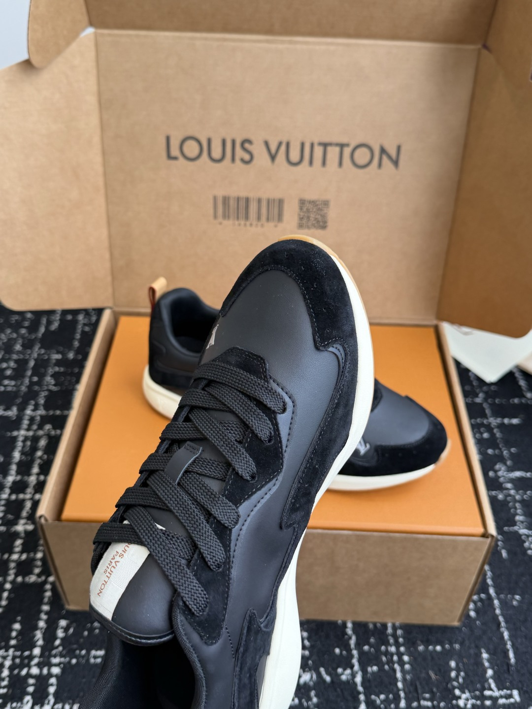 代购级 LV FW26 Shoes Parts 复古休闲运动鞋✨ 鞋面尼龙防水布搭配小牛皮拼接,手感丝滑,整体鞋身超轻, 代购级 LV FW26 Shoes Parts 复古休闲运动鞋✨ 鞋面尼龙防水布搭配小牛皮拼接,手感丝滑,整体鞋身超轻,