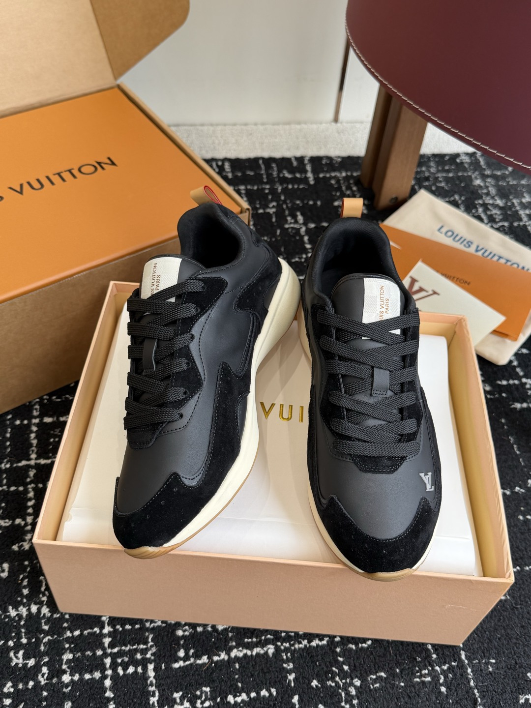 代购级 LV FW26 Shoes Parts 复古休闲运动鞋✨ 鞋面尼龙防水布搭配小牛皮拼接,手感丝滑,整体鞋身超轻, 代购级 LV FW26 Shoes Parts 复古休闲运动鞋✨ 鞋面尼龙防水布搭配小牛皮拼接,手感丝滑,整体鞋身超轻,