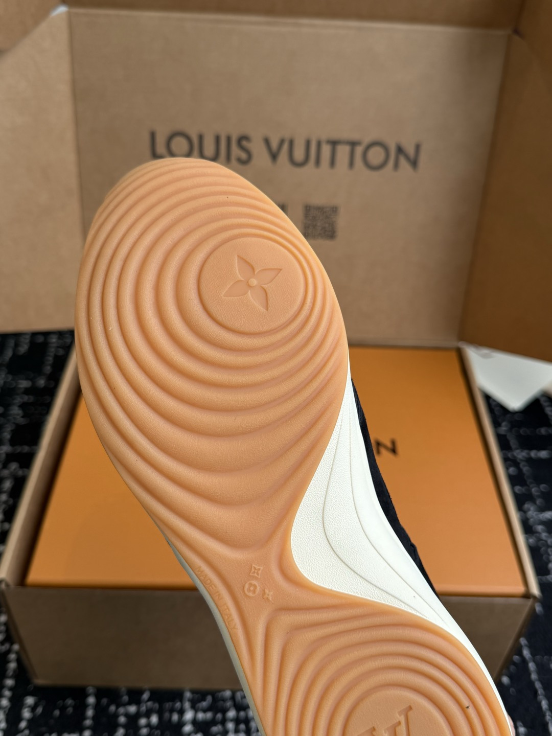 代购级 LV FW26 Shoes Parts 复古休闲运动鞋✨ 鞋面尼龙防水布搭配小牛皮拼接,手感丝滑,整体鞋身超轻, 代购级 LV FW26 Shoes Parts 复古休闲运动鞋✨ 鞋面尼龙防水布搭配小牛皮拼接,手感丝滑,整体鞋身超轻,