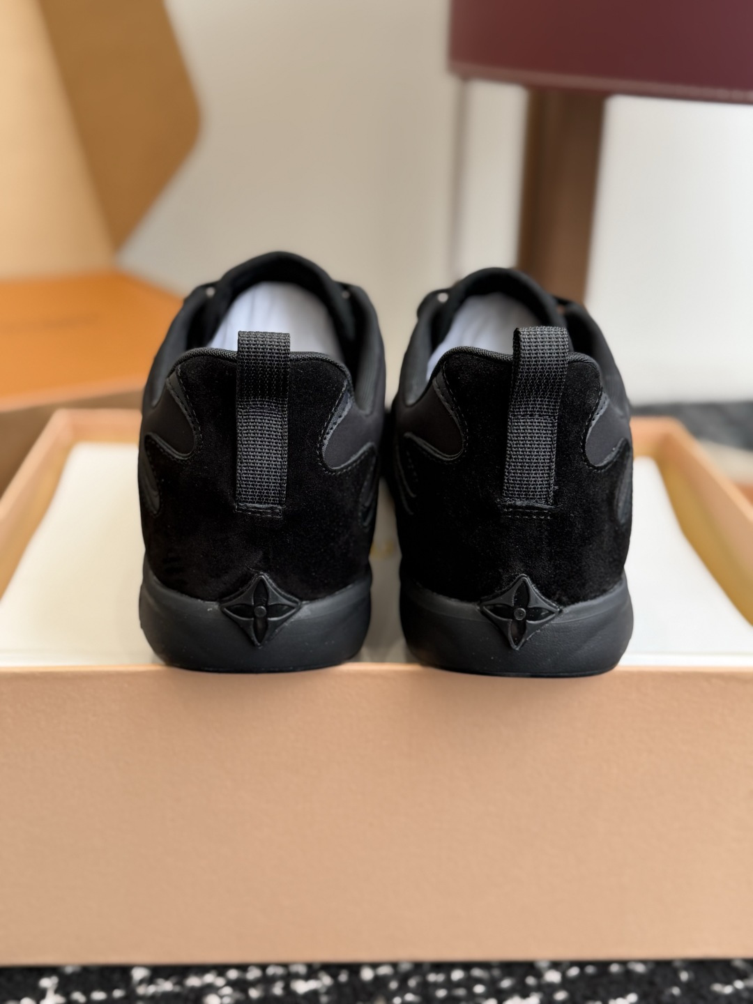 代购级 LV FW26 Shoes Parts 复古休闲运动鞋✨ 鞋面尼龙防水布搭配小牛皮拼接,手感丝滑,整体鞋身超轻, 代购级 LV FW26 Shoes Parts 复古休闲运动鞋✨ 鞋面尼龙防水布搭配小牛皮拼接,手感丝滑,整体鞋身超轻,
