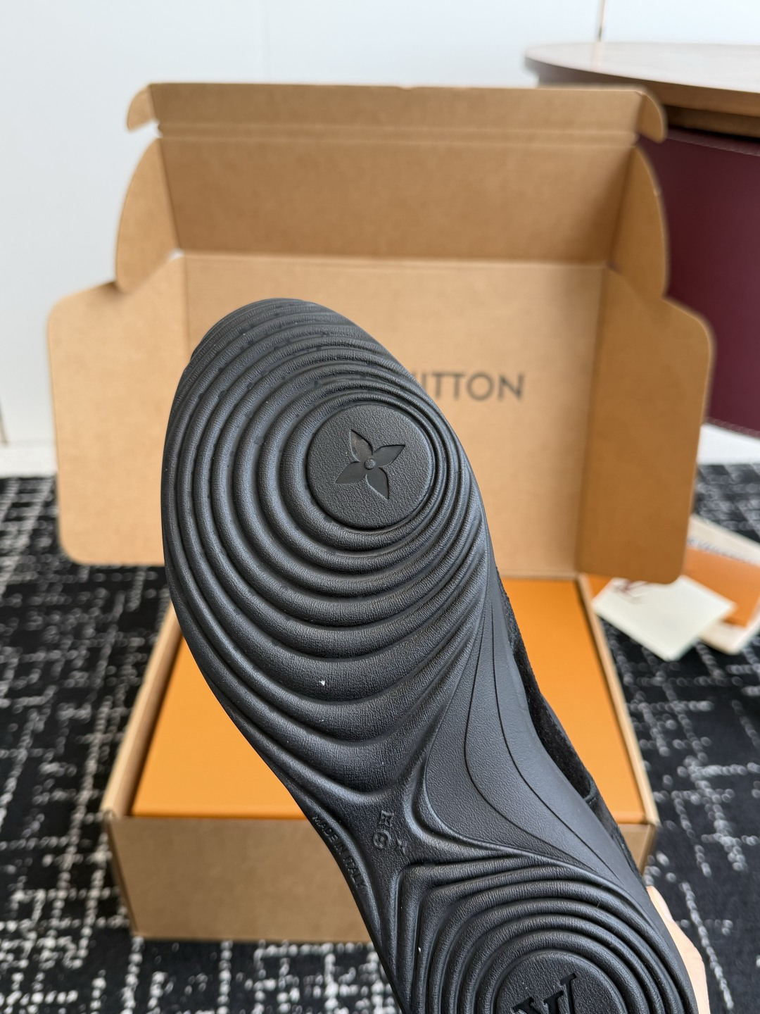 代购级 LV FW26 Shoes Parts 复古休闲运动鞋✨ 鞋面尼龙防水布搭配小牛皮拼接,手感丝滑,整体鞋身超轻, 代购级 LV FW26 Shoes Parts 复古休闲运动鞋✨ 鞋面尼龙防水布搭配小牛皮拼接,手感丝滑,整体鞋身超轻,