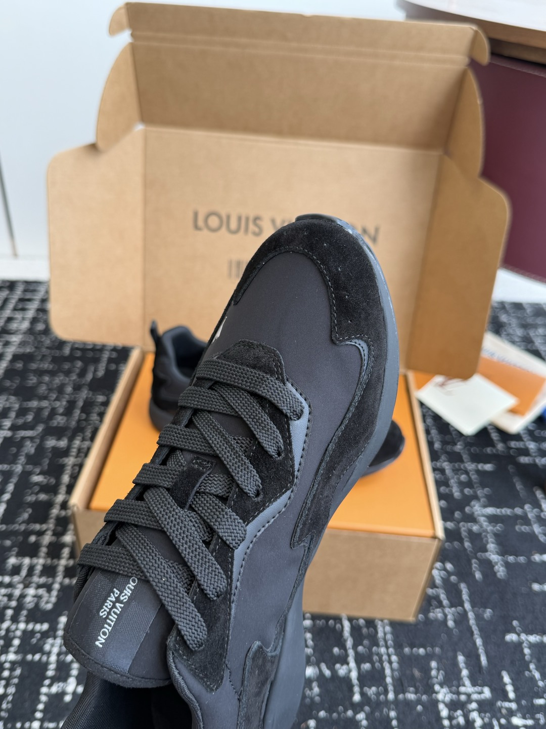 代购级 LV FW26 Shoes Parts 复古休闲运动鞋✨ 鞋面尼龙防水布搭配小牛皮拼接,手感丝滑,整体鞋身超轻, 代购级 LV FW26 Shoes Parts 复古休闲运动鞋✨ 鞋面尼龙防水布搭配小牛皮拼接,手感丝滑,整体鞋身超轻,