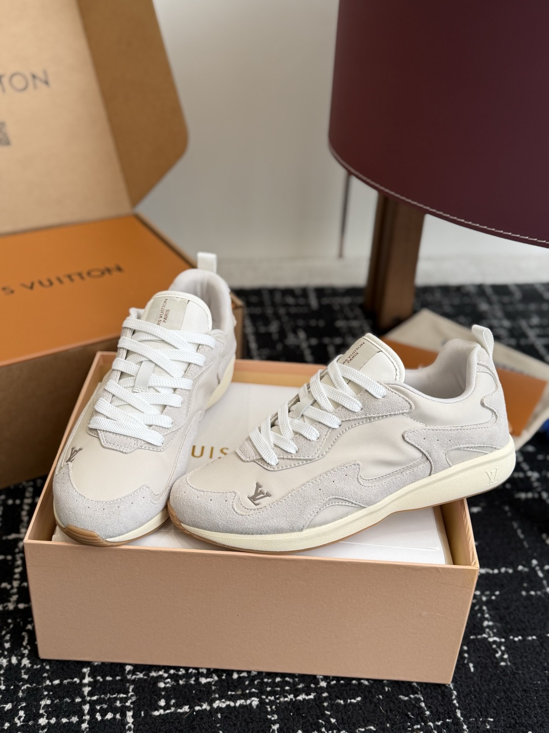 代购级 LV FW26 Shoes Parts 复古休闲运动鞋✨ 鞋面尼龙防水布搭配小牛皮拼接,手感丝滑,整体鞋身超轻, 代购级 LV FW26 Shoes Parts 复古休闲运动鞋✨ 鞋面尼龙防水布搭配小牛皮拼接,手感丝滑,整体鞋身超轻,