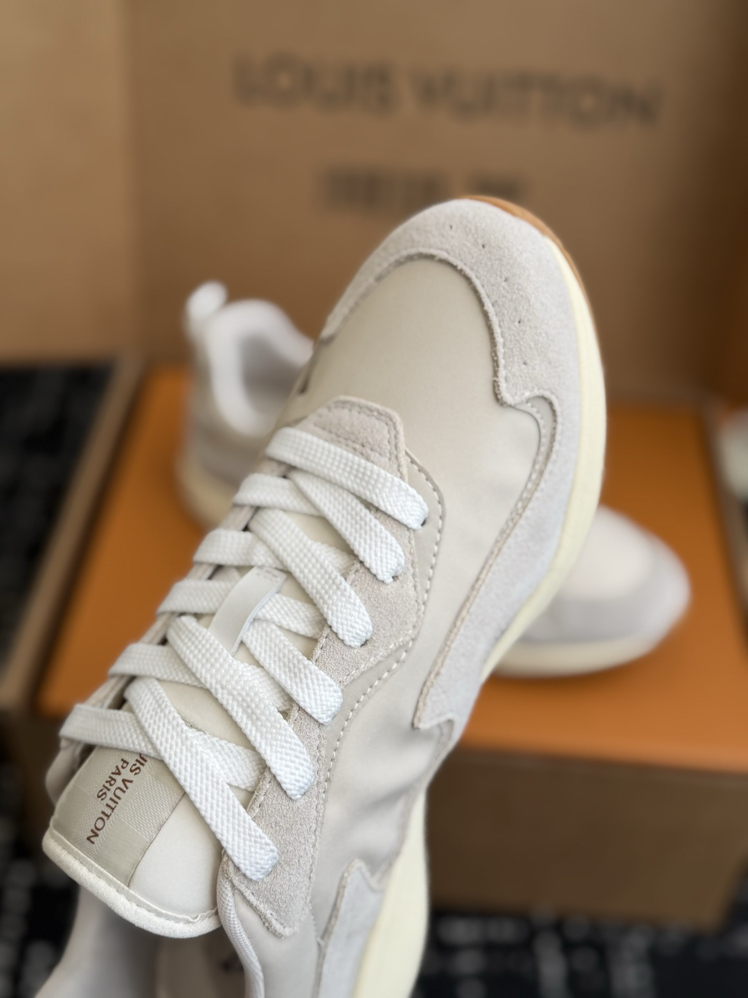 代购级 LV FW26 Shoes Parts 复古休闲运动鞋✨ 鞋面尼龙防水布搭配小牛皮拼接,手感丝滑,整体鞋身超轻, 代购级 LV FW26 Shoes Parts 复古休闲运动鞋✨ 鞋面尼龙防水布搭配小牛皮拼接,手感丝滑,整体鞋身超轻,