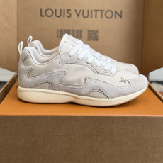 代购级 LV FW26 Shoes Parts 复古休闲运动鞋✨ 鞋面尼龙防水布搭配小牛皮拼接,手感丝滑,整体鞋身超轻, 代购级 LV FW26 Shoes Parts 复古休闲运动鞋✨ 鞋面尼龙防水布搭配小牛皮拼接,手感丝滑,整体鞋身超轻,