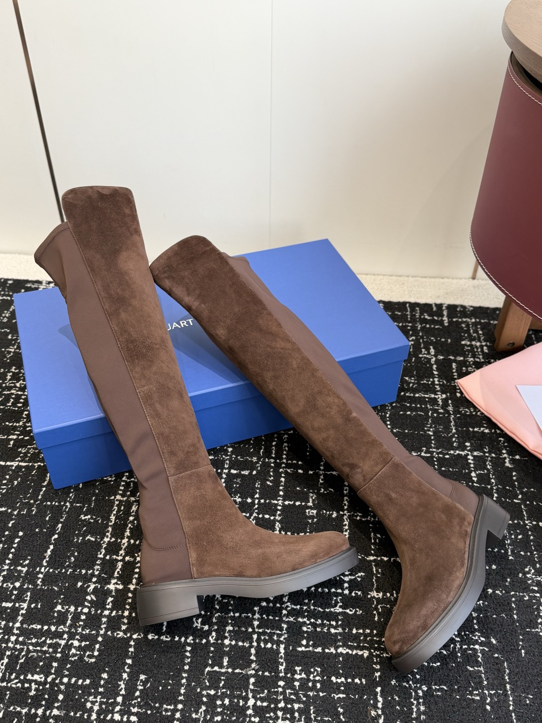 代购级｜ SW杨幂同款过膝长靴🔥 秋冬爆款王，显瘦天花板，每年必入经典款   靴身采用拼接设计，前片细腻皮质/翻毛皮，后