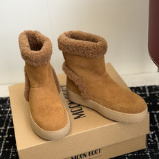 代购级 Moon Boot 翻毛拼接羊羔毛雪地靴✨ 鞋面采用细腻牛反绒,靴口一圈厚实羊羔毛,内里加绒,锁温保暖,秋冬上脚 代购级 Moon Boot 翻毛拼接羊羔毛雪地靴✨ 鞋面采用细腻牛反绒,靴口一圈厚实羊羔毛,内里加绒,锁温保暖,秋冬上脚