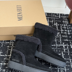 代购级 Moon Boot 翻毛拼接羊羔毛雪地靴✨ 鞋面采用细腻牛反绒,靴口一圈厚实羊羔毛,内里加绒,锁温保暖,秋冬上脚 代购级 Moon Boot 翻毛拼接羊羔毛雪地靴✨ 鞋面采用细腻牛反绒,靴口一圈厚实羊羔毛,内里加绒,锁温保暖,秋冬上脚