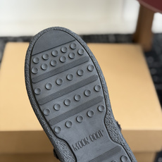 代购级 Moon Boot 翻毛拼接羊羔毛雪地靴✨ 鞋面采用细腻牛反绒,靴口一圈厚实羊羔毛,内里加绒,锁温保暖,秋冬上脚 代购级 Moon Boot 翻毛拼接羊羔毛雪地靴✨ 鞋面采用细腻牛反绒,靴口一圈厚实羊羔毛,内里加绒,锁温保暖,秋冬上脚