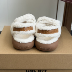 代购级 Moon Boot 双魔术贴毛毛凉鞋✨ 通体加厚泰迪羊羔毛面料,软糯亲肤,保暖又氛围感满满 双魔术贴设计,可自由 代购级 Moon Boot 双魔术贴毛毛凉鞋✨ 通体加厚泰迪羊羔毛面料,软糯亲肤,保暖又氛围感满满 双魔术贴设计,可自由