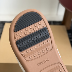 代购级 Moon Boot 双魔术贴毛毛凉鞋✨ 通体加厚泰迪羊羔毛面料,软糯亲肤,保暖又氛围感满满 双魔术贴设计,可自由 代购级 Moon Boot 双魔术贴毛毛凉鞋✨ 通体加厚泰迪羊羔毛面料,软糯亲肤,保暖又氛围感满满 双魔术贴设计,可自由
