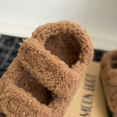 代购级 Moon Boot 双魔术贴毛毛凉鞋✨ 通体加厚泰迪羊羔毛面料,软糯亲肤,保暖又氛围感满满 双魔术贴设计,可自由 代购级 Moon Boot 双魔术贴毛毛凉鞋✨ 通体加厚泰迪羊羔毛面料,软糯亲肤,保暖又氛围感满满 双魔术贴设计,可自由