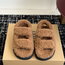 代购级 Moon Boot 双魔术贴毛毛凉鞋✨ 通体加厚泰迪羊羔毛面料,软糯亲肤,保暖又氛围感满满 双魔术贴设计,可自由 代购级 Moon Boot 双魔术贴毛毛凉鞋✨ 通体加厚泰迪羊羔毛面料,软糯亲肤,保暖又氛围感满满 双魔术贴设计,可自由