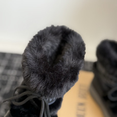 代购级 Moon Boot系带毛绒中筒雪地靴✨ 整鞋厚实仿水貂毛绒面料,蓬松柔软,包裹感强,保暖效果在线 经典系带设计, 代购级 Moon Boot系带毛绒中筒雪地靴✨ 整鞋厚实仿水貂毛绒面料,蓬松柔软,包裹感强,保暖效果在线 经典系带设计,