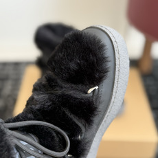 代购级 Moon Boot系带毛绒中筒雪地靴✨ 整鞋厚实仿水貂毛绒面料,蓬松柔软,包裹感强,保暖效果在线 经典系带设计, 代购级 Moon Boot系带毛绒中筒雪地靴✨ 整鞋厚实仿水貂毛绒面料,蓬松柔软,包裹感强,保暖效果在线 经典系带设计,