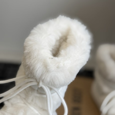 代购级 Moon Boot系带毛绒中筒雪地靴✨ 整鞋厚实仿水貂毛绒面料,蓬松柔软,包裹感强,保暖效果在线 经典系带设计, 代购级 Moon Boot系带毛绒中筒雪地靴✨ 整鞋厚实仿水貂毛绒面料,蓬松柔软,包裹感强,保暖效果在线 经典系带设计,
