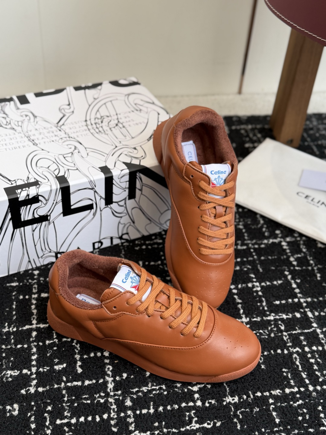 代购级 CELINE × Reebok联名运动鞋发售 复古运动风又有新鞋值得收藏了👟 Freestyle by CELI 代购级 CELINE × Reebok联名运动鞋发售 复古运动风又有新鞋值得收藏了👟 Freestyle by CELI