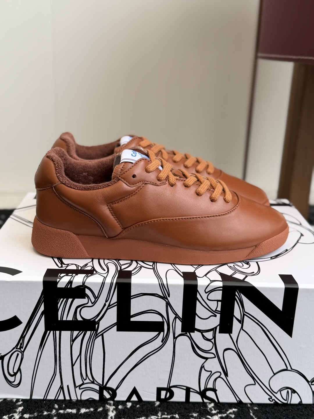 代购级 CELINE × Reebok联名运动鞋发售 复古运动风又有新鞋值得收藏了👟 Freestyle by CELI 代购级 CELINE × Reebok联名运动鞋发售 复古运动风又有新鞋值得收藏了👟 Freestyle by CELI