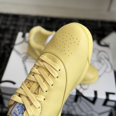 代购级 CELINE × Reebok联名运动鞋发售 复古运动风又有新鞋值得收藏了👟 Freestyle by CELI 代购级 CELINE × Reebok联名运动鞋发售 复古运动风又有新鞋值得收藏了👟 Freestyle by CELI
