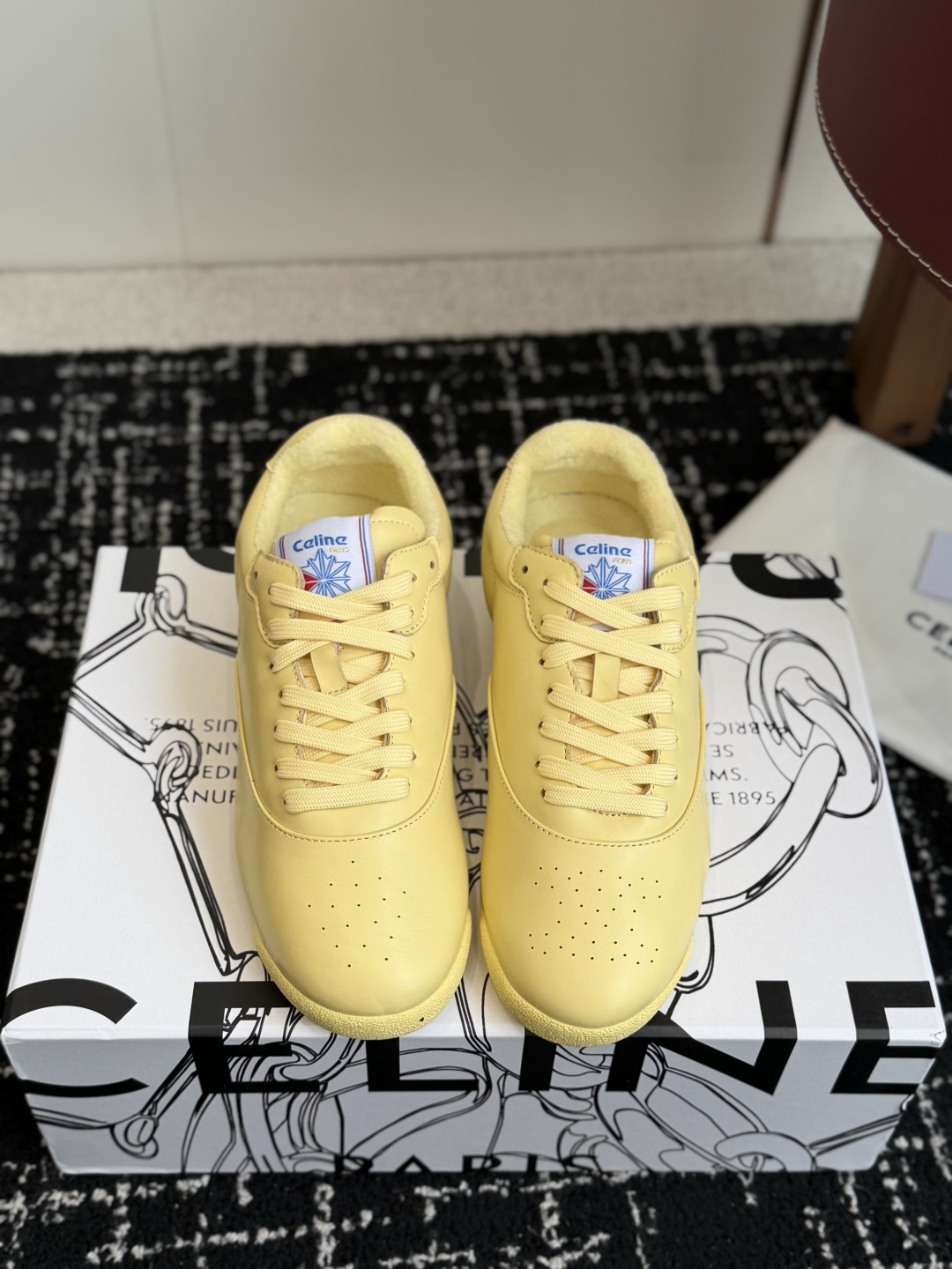 代购级 CELINE × Reebok联名运动鞋发售 复古运动风又有新鞋值得收藏了👟 Freestyle by CELI