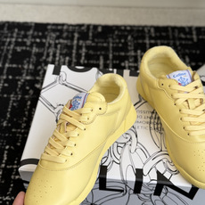 代购级 CELINE × Reebok联名运动鞋发售 复古运动风又有新鞋值得收藏了👟 Freestyle by CELI 代购级 CELINE × Reebok联名运动鞋发售 复古运动风又有新鞋值得收藏了👟 Freestyle by CELI