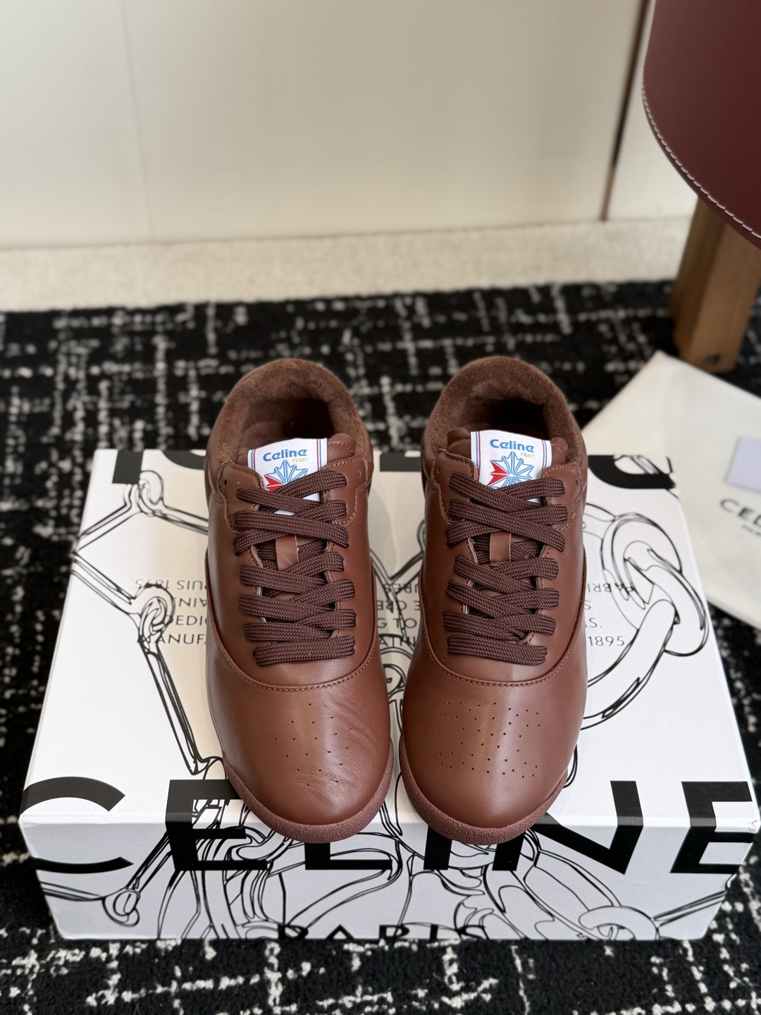 代购级 CELINE × Reebok联名运动鞋发售 复古运动风又有新鞋值得收藏了👟 Freestyle by CELI