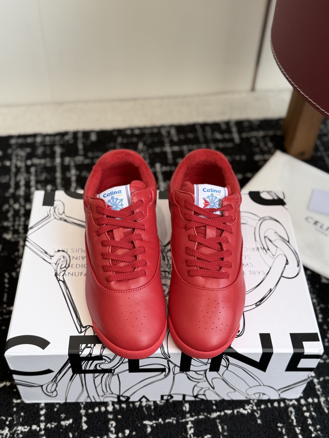 代购级 CELINE × Reebok联名运动鞋发售 复古运动风又有新鞋值得收藏了👟 Freestyle by CELI