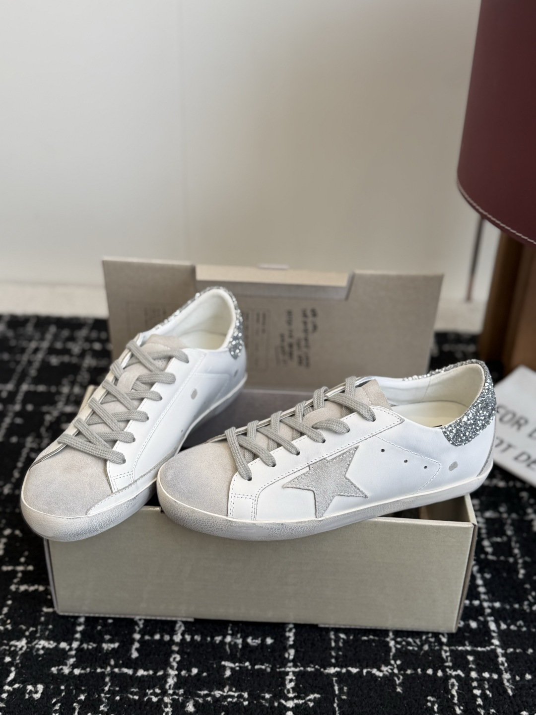 代购级情侣款 男士+10 GGDB Golden Goose 经典星星脏脏板鞋 火遍时尚圈的复古脏脏鞋,随性做旧工艺,自 代购级情侣款 男士+10 GGDB Golden Goose 经典星星脏脏板鞋 火遍时尚圈的复古脏脏鞋,随性做旧工艺,自
