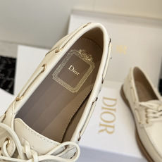 东莞代购级 ✨Dior Rive 系带帆船鞋 复古方头莫卡辛工艺,金属气眼搭配同色系绑带设计,自带法式松弛感。 双色可选 东莞代购级 ✨Dior Rive 系带帆船鞋 复古方头莫卡辛工艺,金属气眼搭配同色系绑带设计,自带法式松弛感。 双色可选