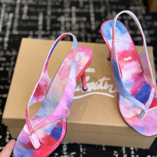 代购级 Christian Louboutin红底夹趾凉鞋 面料:真丝印花,质感细腻通透 标志性红底+细高跟设计,后绊带 代购级 Christian Louboutin红底夹趾凉鞋 面料:真丝印花,质感细腻通透 标志性红底+细高跟设计,后绊带
