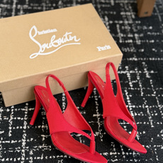 代购级 Christian Louboutin红底夹趾凉鞋 面料:真丝印花,质感细腻通透 标志性红底+细高跟设计,后绊带 代购级 Christian Louboutin红底夹趾凉鞋 面料:真丝印花,质感细腻通透 标志性红底+细高跟设计,后绊带