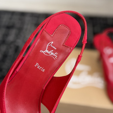 代购级 Christian Louboutin红底夹趾凉鞋 面料:真丝印花,质感细腻通透 标志性红底+细高跟设计,后绊带 代购级 Christian Louboutin红底夹趾凉鞋 面料:真丝印花,质感细腻通透 标志性红底+细高跟设计,后绊带