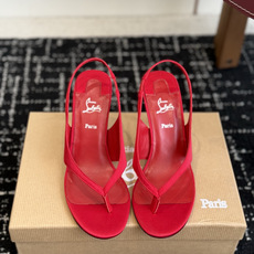 代购级 Christian Louboutin红底夹趾凉鞋 面料:真丝印花,质感细腻通透 标志性红底+细高跟设计,后绊带 代购级 Christian Louboutin红底夹趾凉鞋 面料:真丝印花,质感细腻通透 标志性红底+细高跟设计,后绊带