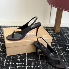 代购级 Christian Louboutin红底夹趾凉鞋 面料:真丝印花,质感细腻通透 标志性红底+细高跟设计,后绊带 代购级 Christian Louboutin红底夹趾凉鞋 面料:真丝印花,质感细腻通透 标志性红底+细高跟设计,后绊带