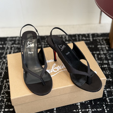 代购级 Christian Louboutin红底夹趾凉鞋 面料:真丝印花,质感细腻通透 标志性红底+细高跟设计,后绊带 代购级 Christian Louboutin红底夹趾凉鞋 面料:真丝印花,质感细腻通透 标志性红底+细高跟设计,后绊带