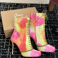 代购级 Christian Louboutin红底系带高筒靴 面料:真丝印花,自带高级光泽感 方头设计+靴身全绑带,修饰 代购级 Christian Louboutin红底系带高筒靴 面料:真丝印花,自带高级光泽感 方头设计+靴身全绑带,修饰