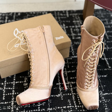 代购级 Christian Louboutin红底系带高筒靴 面料:真丝印花,自带高级光泽感 方头设计+靴身全绑带,修饰 代购级 Christian Louboutin红底系带高筒靴 面料:真丝印花,自带高级光泽感 方头设计+靴身全绑带,修饰