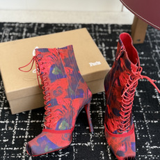 代购级 Christian Louboutin红底系带高筒靴 面料:真丝印花,自带高级光泽感 方头设计+靴身全绑带,修饰 代购级 Christian Louboutin红底系带高筒靴 面料:真丝印花,自带高级光泽感 方头设计+靴身全绑带,修饰