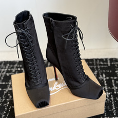 代购级 Christian Louboutin红底系带高筒靴 面料:真丝印花,自带高级光泽感 方头设计+靴身全绑带,修饰 代购级 Christian Louboutin红底系带高筒靴 面料:真丝印花,自带高级光泽感 方头设计+靴身全绑带,修饰