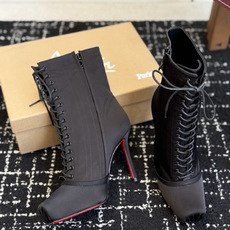 代购级 Christian Louboutin红底系带高筒靴 面料:真丝印花,自带高级光泽感 方头设计+靴身全绑带,修饰 代购级 Christian Louboutin红底系带高筒靴 面料:真丝印花,自带高级光泽感 方头设计+靴身全绑带,修饰