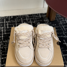 代购级 UGG Lowmel梅尔休闲穆勒鞋 秋冬新款懒人穆勒雪地鞋,时髦感和保暖感双双在线! ▫️鞋面选用高丝光牛绒,质 代购级 UGG Lowmel梅尔休闲穆勒鞋 秋冬新款懒人穆勒雪地鞋,时髦感和保暖感双双在线! ▫️鞋面选用高丝光牛绒,质