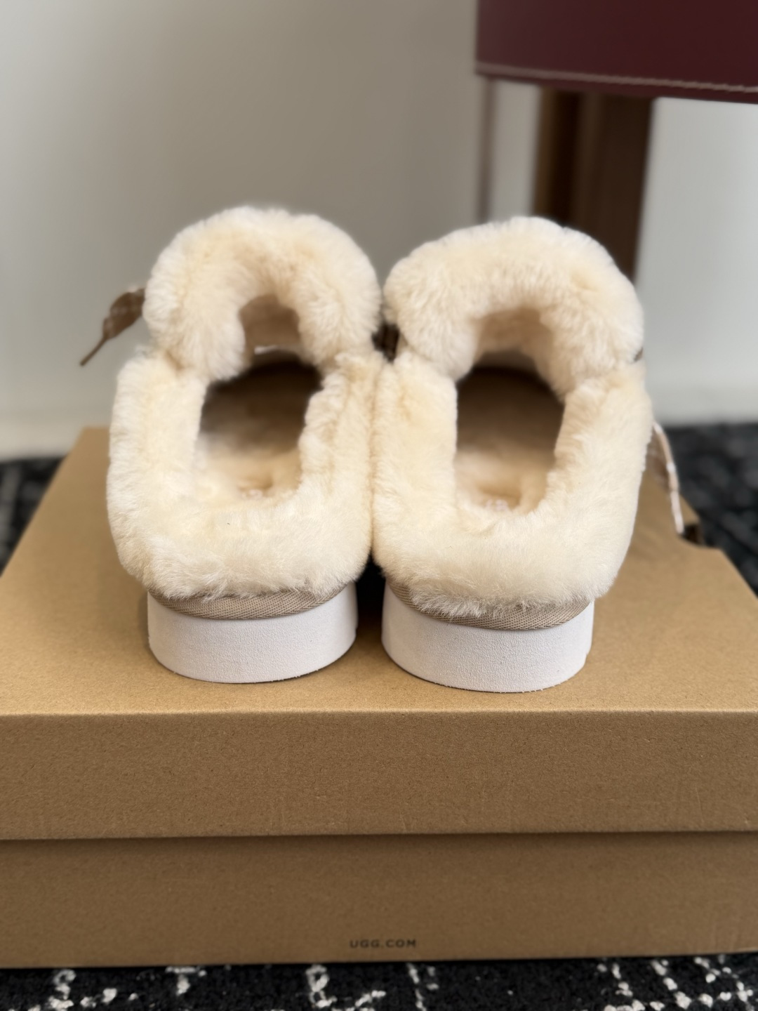 代购级 UGG Lowmel梅尔休闲穆勒鞋 秋冬新款懒人穆勒雪地鞋，时髦感和保暖感双双在线！ ▫️鞋面选用高丝光牛绒，质